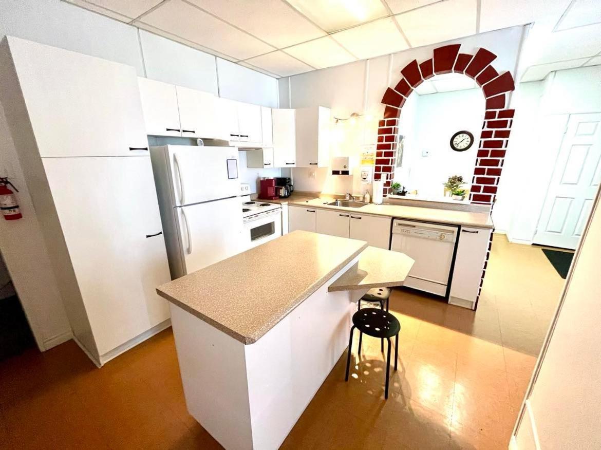 Les Appartements Du Vieil Edifice Metabetchouan Exterior foto